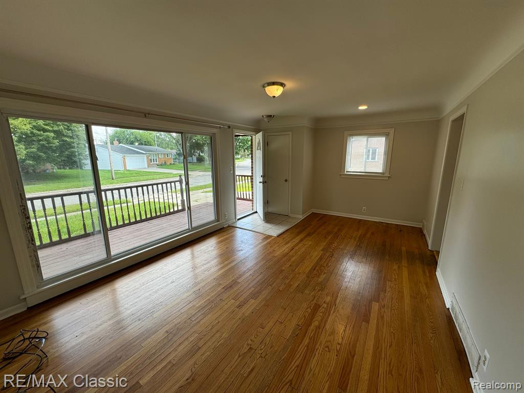 1007 MARION Drive, Holly, MI 48442 — Photo 2