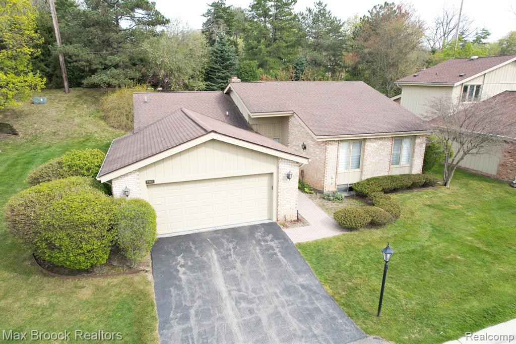 7187 SUNCREST Road, West Bloomfield, MI — front exterior