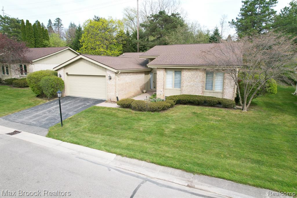 7187 SUNCREST Road, West Bloomfield, MI — Photo 2