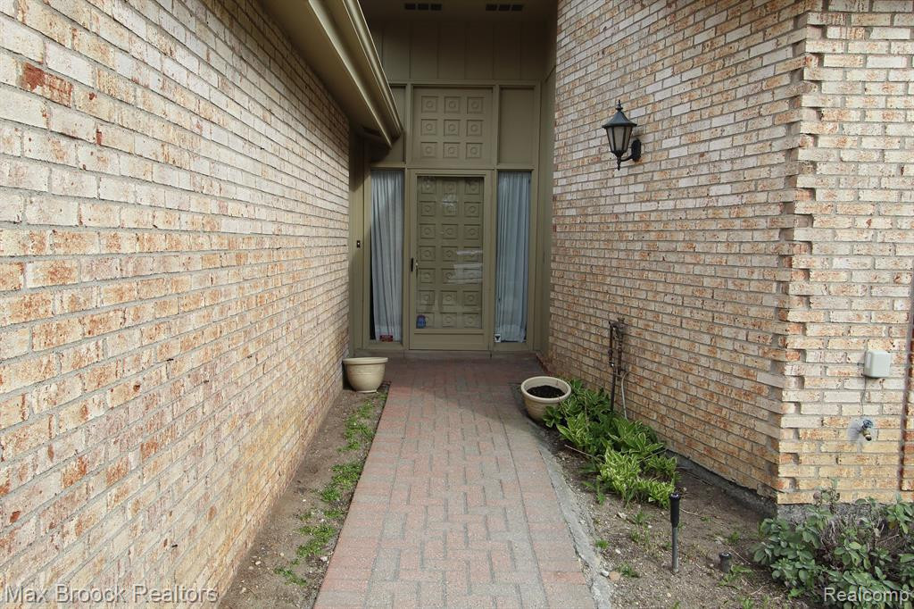 7187 SUNCREST Road, West Bloomfield, MI — Photo 5