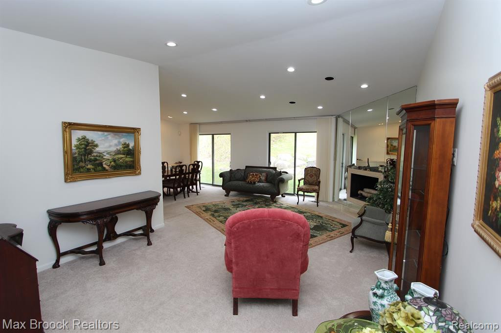 7187 SUNCREST Road, West Bloomfield, MI — Photo 7