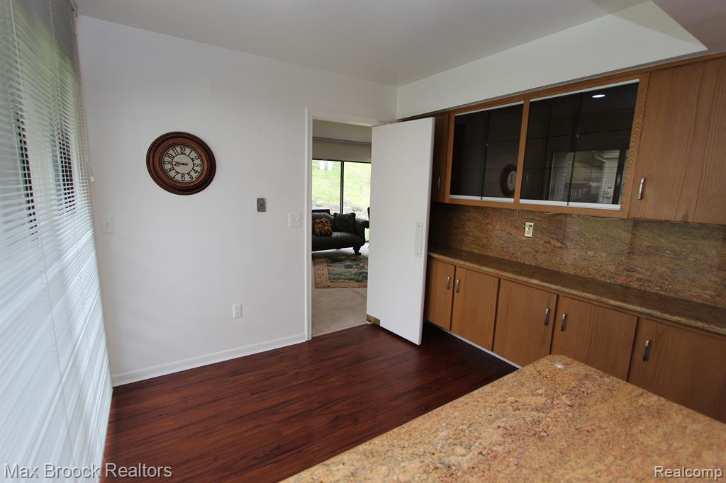 7187 SUNCREST Road, West Bloomfield, MI — Photo 11