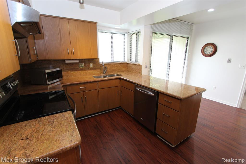 7187 SUNCREST Road, West Bloomfield, MI — Photo 13