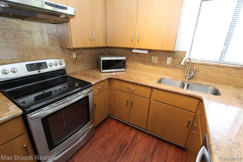 7187 SUNCREST Road, West Bloomfield, MI — Photo 14