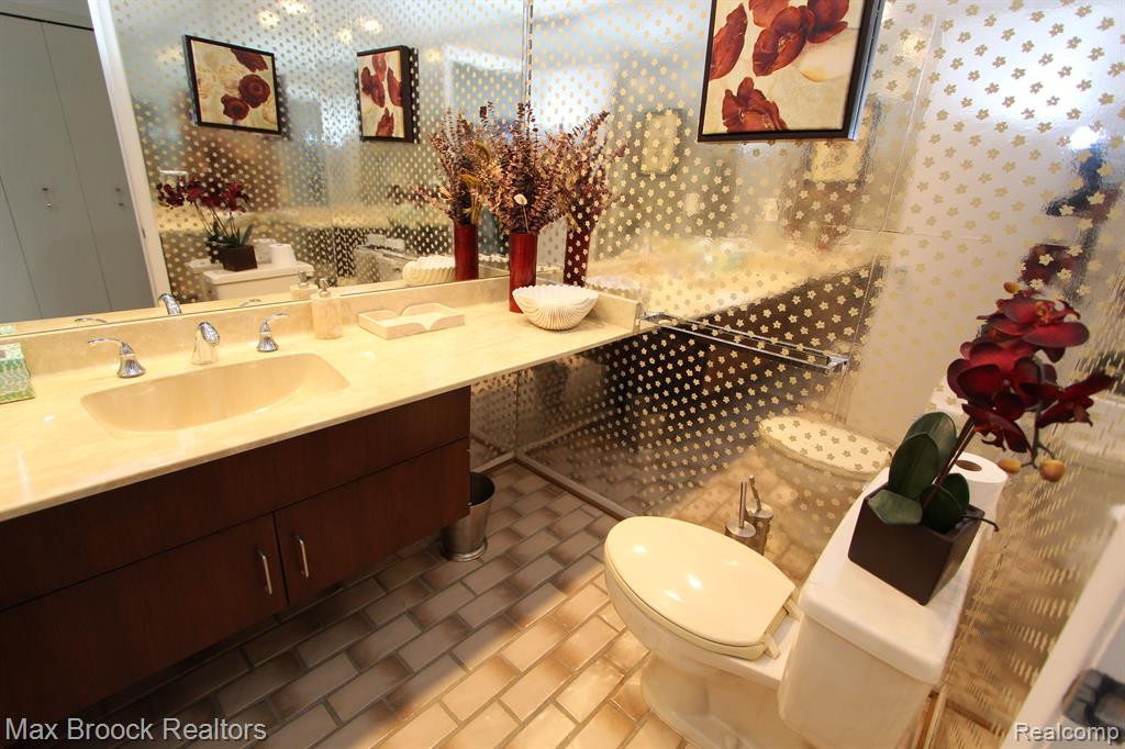 7187 SUNCREST Road, West Bloomfield, MI — Photo 16