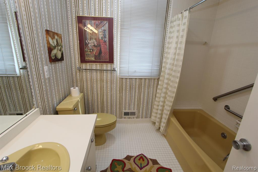 7187 SUNCREST Road, West Bloomfield, MI — Photo 19
