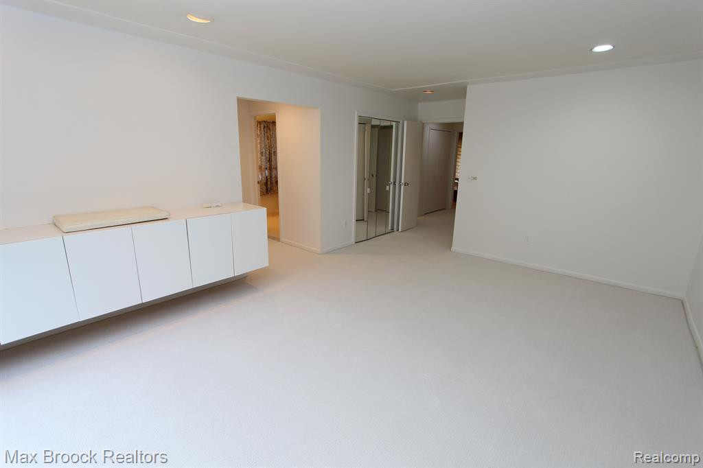 7187 SUNCREST Road, West Bloomfield, MI — Photo 21