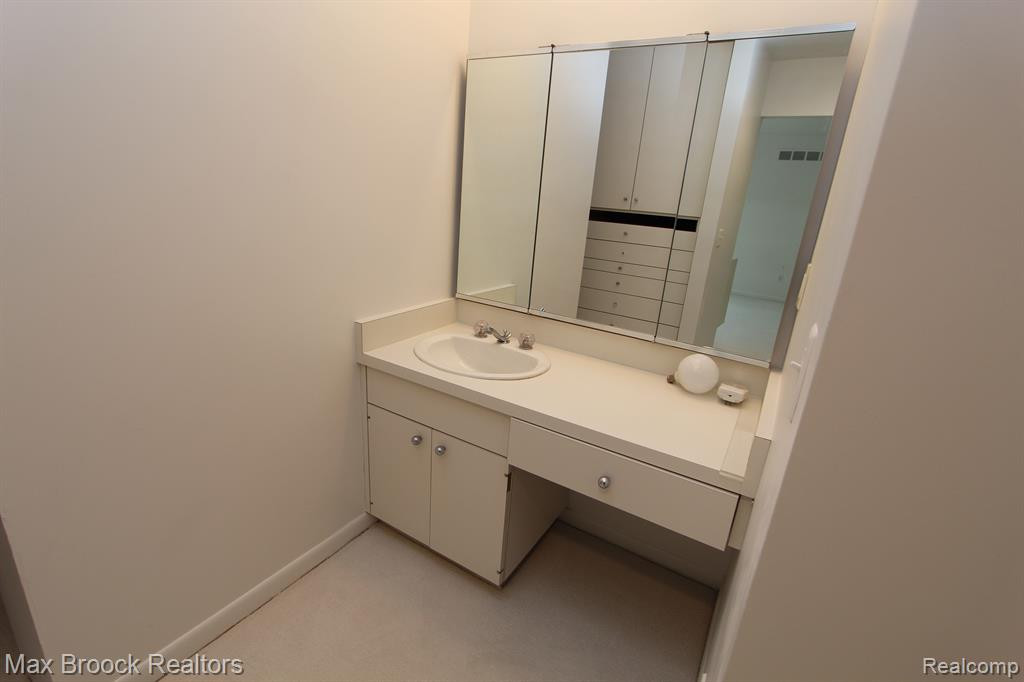 7187 SUNCREST Road, West Bloomfield, MI — Photo 22