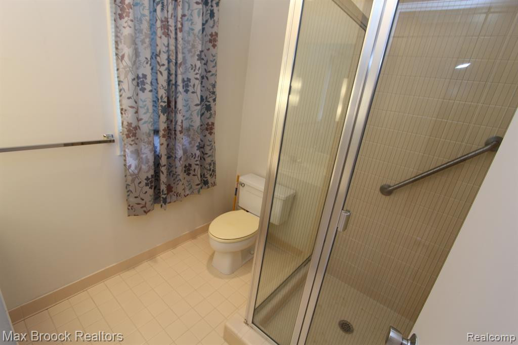 7187 SUNCREST Road, West Bloomfield, MI — Photo 23
