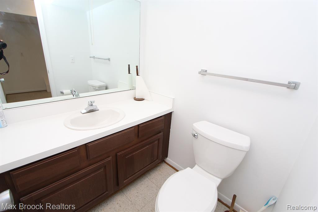 7187 SUNCREST Road, West Bloomfield, MI — Photo 26