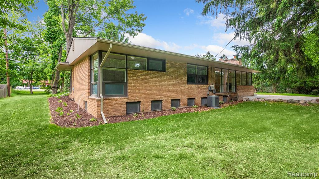 4165 QUARTON Road, Bloomfield Hills, MI — Photo 9