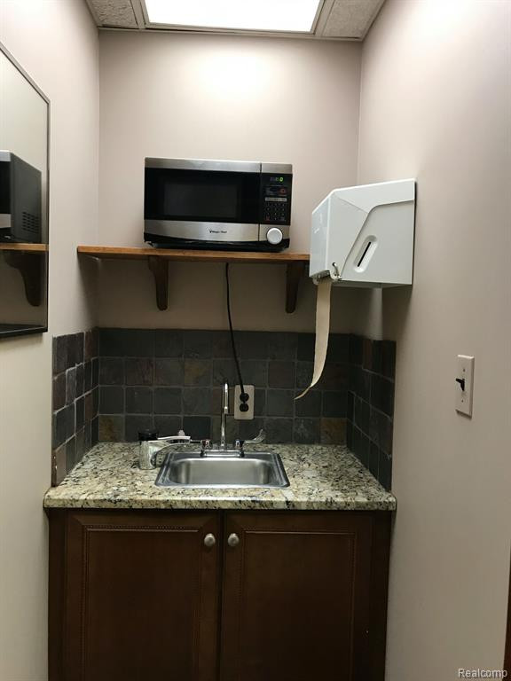 2820 W MAPLE Road, Troy, MI, 48084