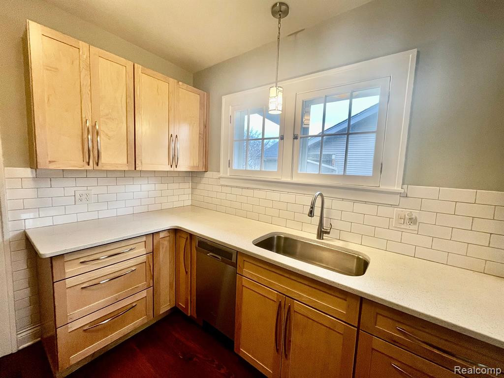 406 EDMUND Avenue, Royal Oak, MI 48073 — Photo 9