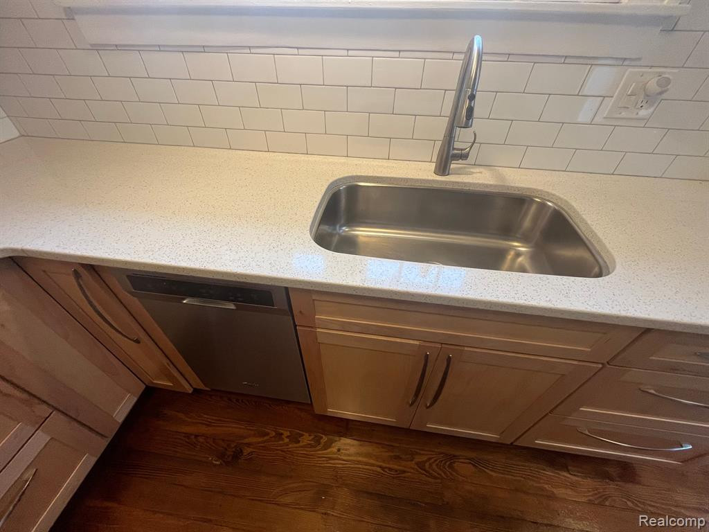 406 EDMUND Avenue, Royal Oak, MI 48073 — Photo 12