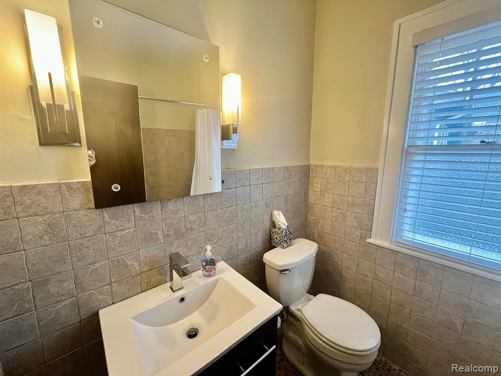 406 EDMUND Avenue, Royal Oak, MI 48073 — Photo 19