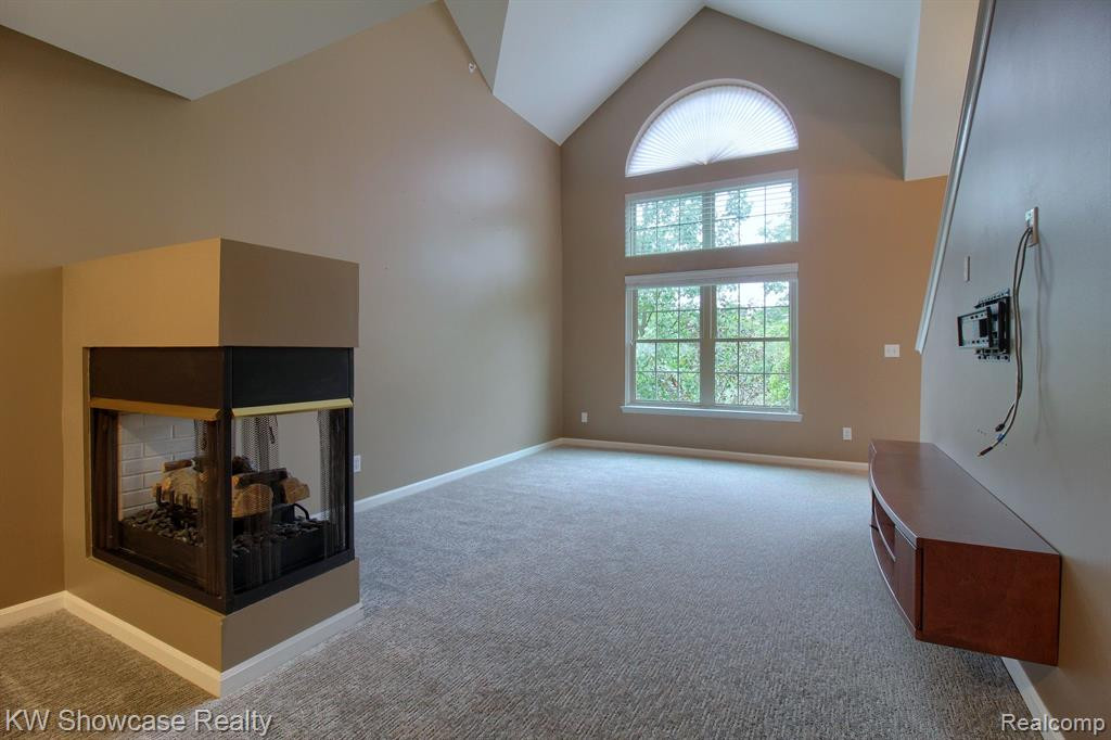 654 Village Lane, Milford, MI 48381 — Photo 4