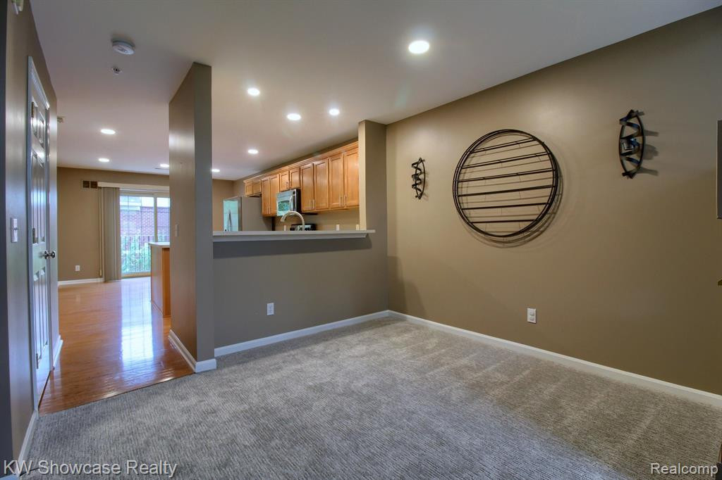 654 Village Lane, Milford, MI 48381 — Photo 7
