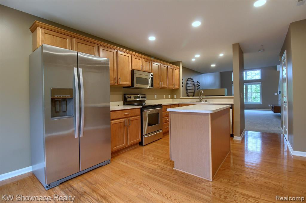 654 Village Lane, Milford, MI 48381 — Photo 9