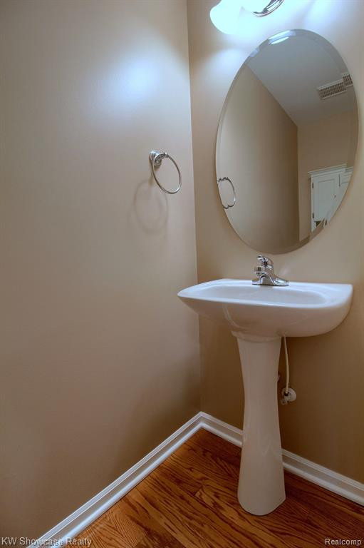 654 Village Lane, Milford, MI 48381 — Photo 14