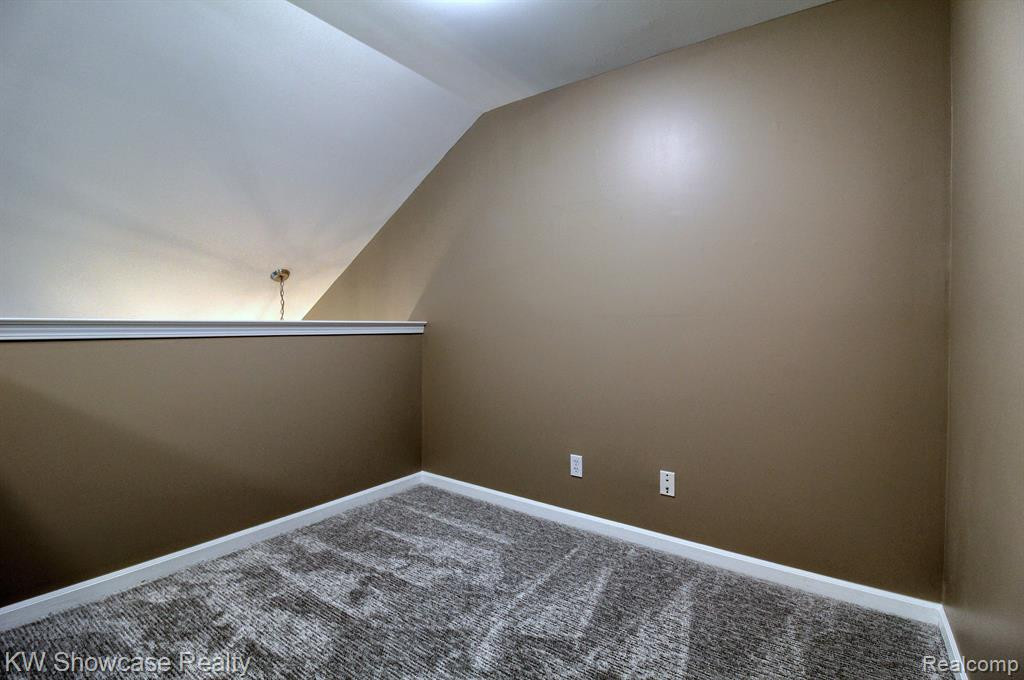 654 Village Lane, Milford, MI 48381 — Photo 15