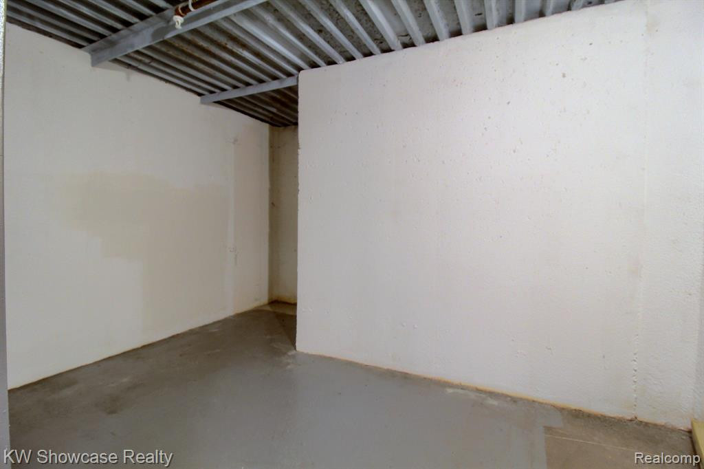 654 Village Lane, Milford, MI 48381 — Photo 22