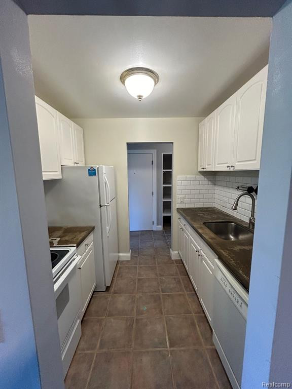 683 E FOX HILLS Drive, Bloomfield Hills, MI 48304 — Photo 11