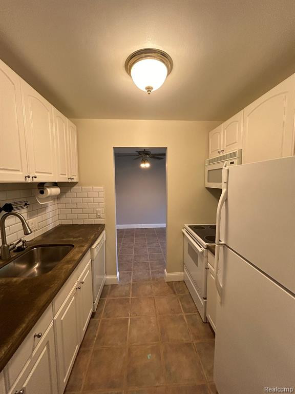 683 E FOX HILLS Drive, Bloomfield Hills, MI 48304 — Photo 12
