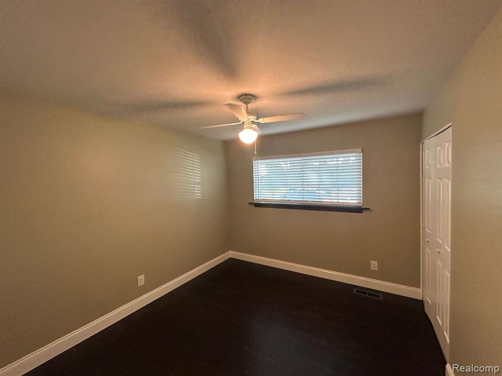 683 E FOX HILLS Drive, Bloomfield Hills, MI 48304 — Photo 16