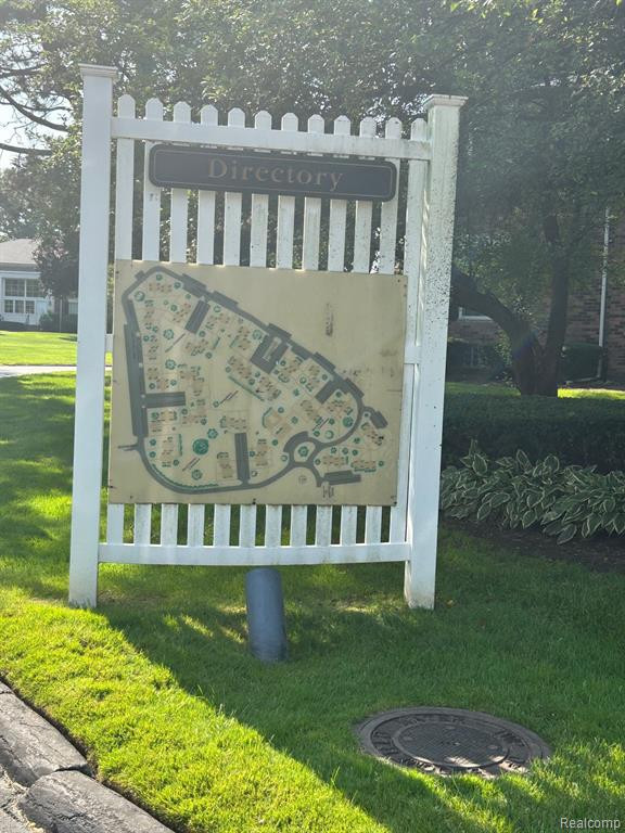 683 E FOX HILLS Drive, Bloomfield Hills, MI 48304 — Photo 30