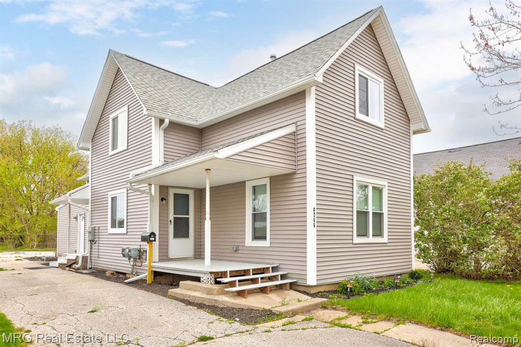 8255 MAIN Street, Birch Run, MI 48415 — front exterior