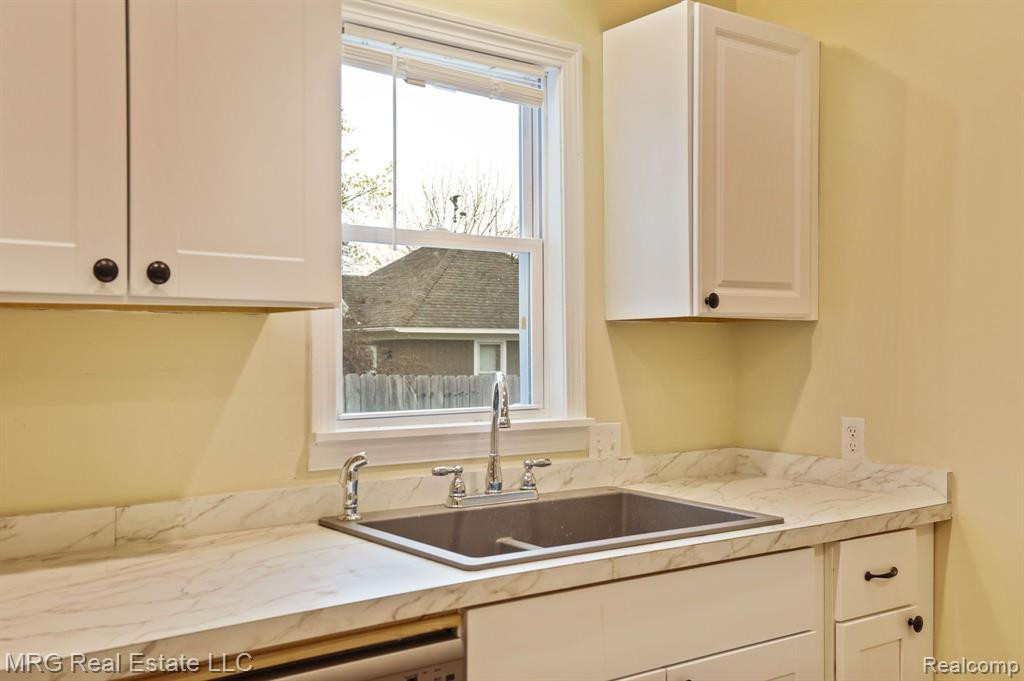 8255 MAIN Street, Birch Run, MI 48415 — Photo 12