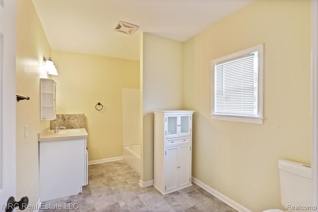 8255 MAIN Street, Birch Run, MI 48415 — Photo 21