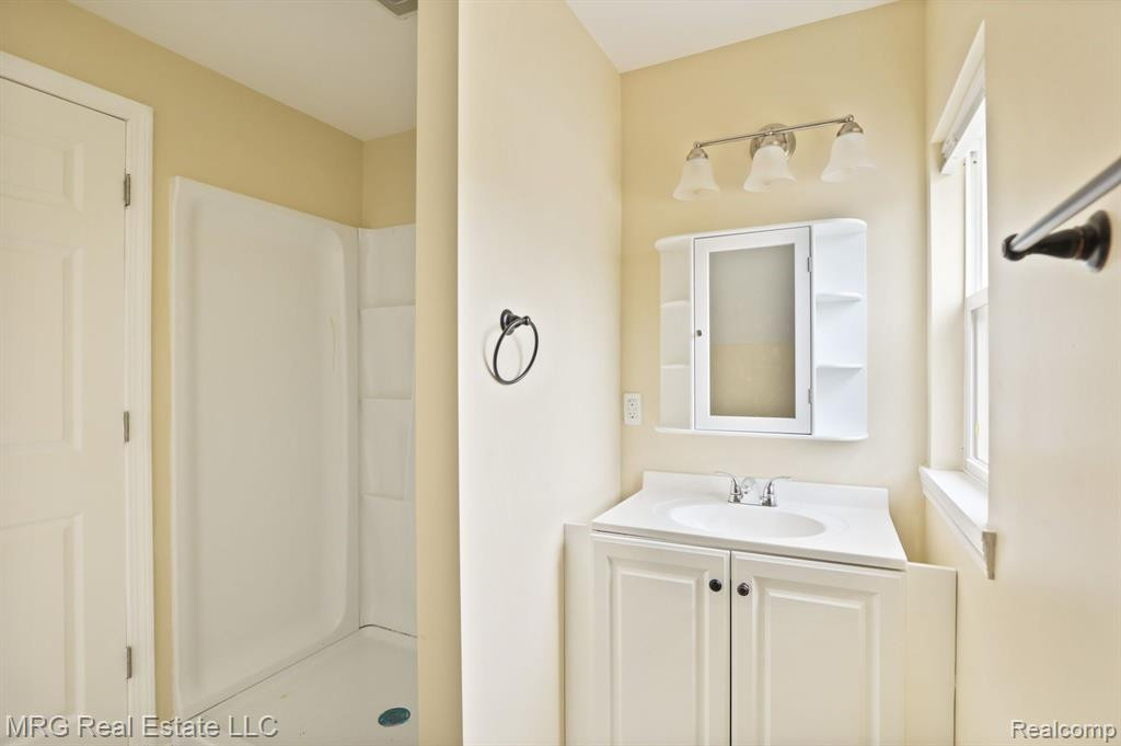 8255 MAIN Street, Birch Run, MI 48415 — Photo 38