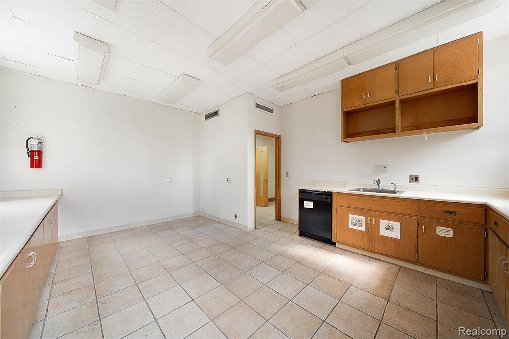 19711 GREENFIELD Road, Detroit, MI 48235 — Photo 29