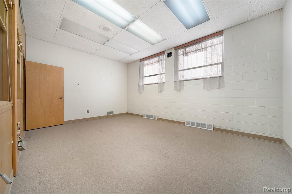 19711 GREENFIELD Road, Detroit, MI 48235 — Photo 32