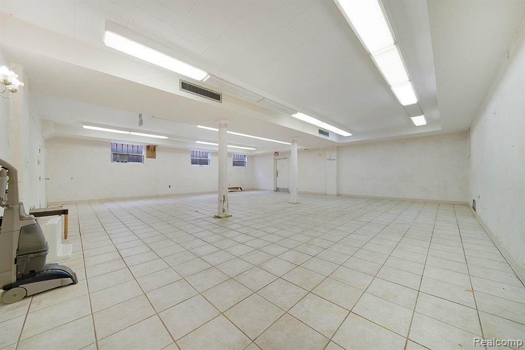 19711 GREENFIELD Road, Detroit, MI 48235 — Photo 42