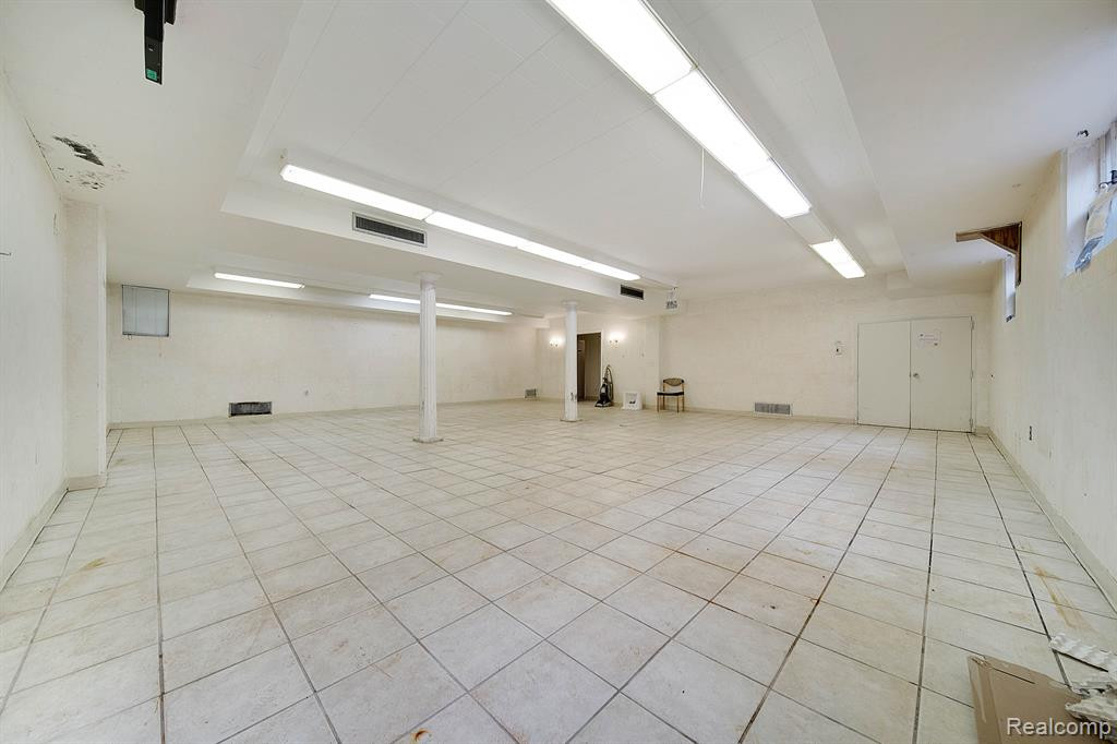 19711 GREENFIELD Road, Detroit, MI 48235 — Photo 43
