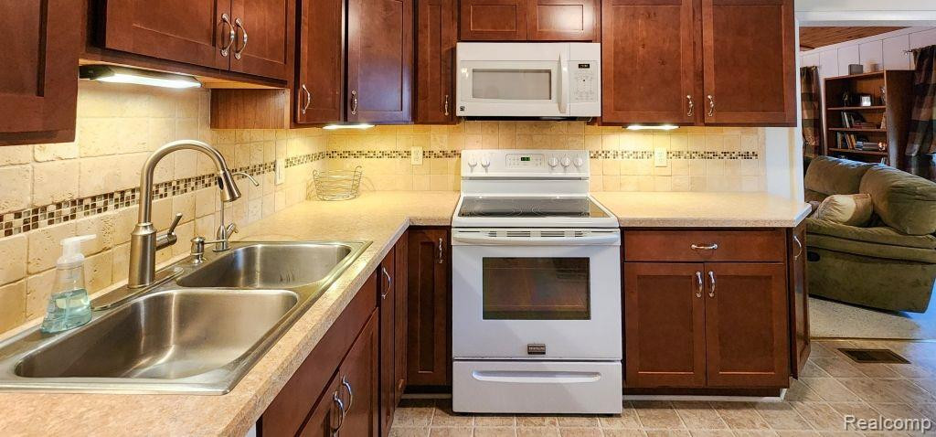 497 LYON Boulevard, South Lyon, MI 48178 — Photo 11