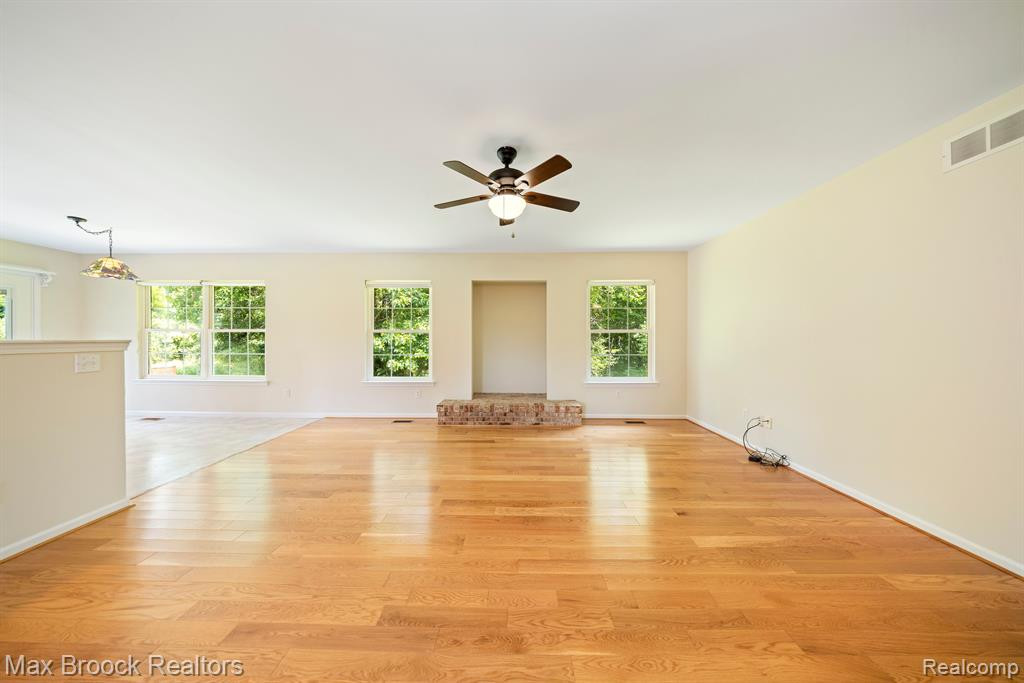 6694 FLEMING Road, Fowlerville, MI 48836 — Photo 8