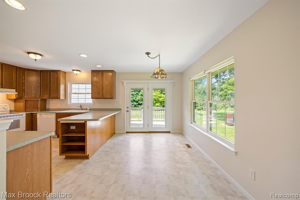 6694 FLEMING Road, Fowlerville, MI 48836 — Photo 11