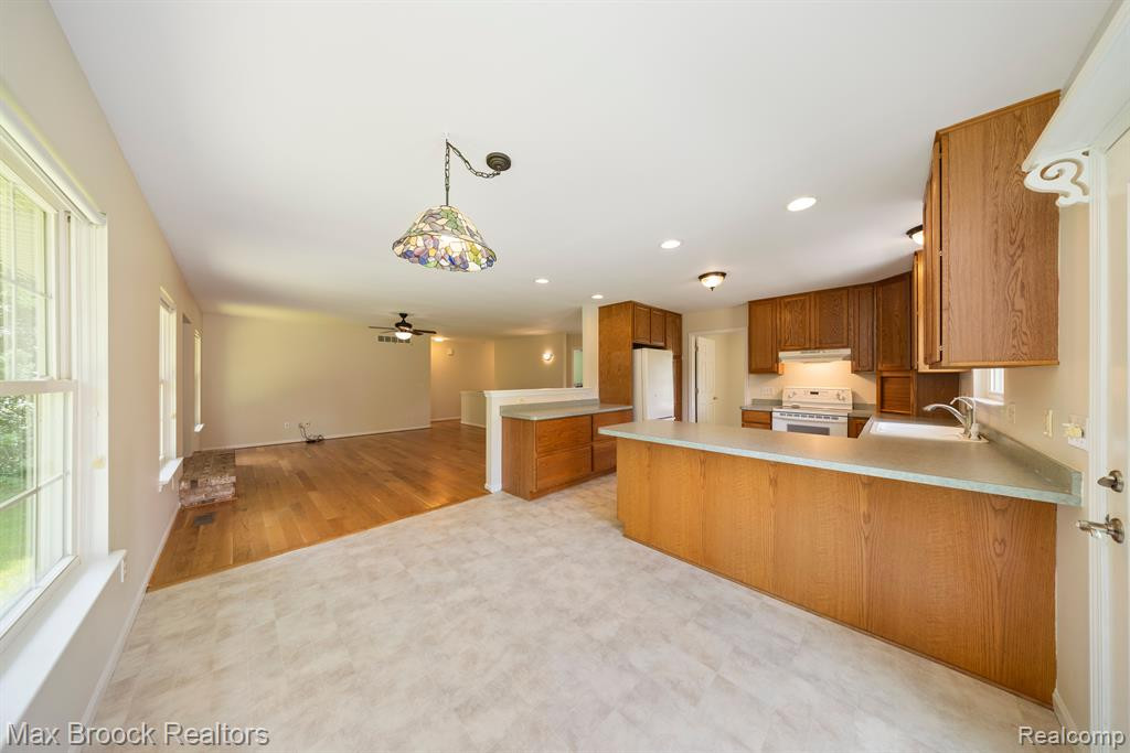 6694 FLEMING Road, Fowlerville, MI 48836 — Photo 12