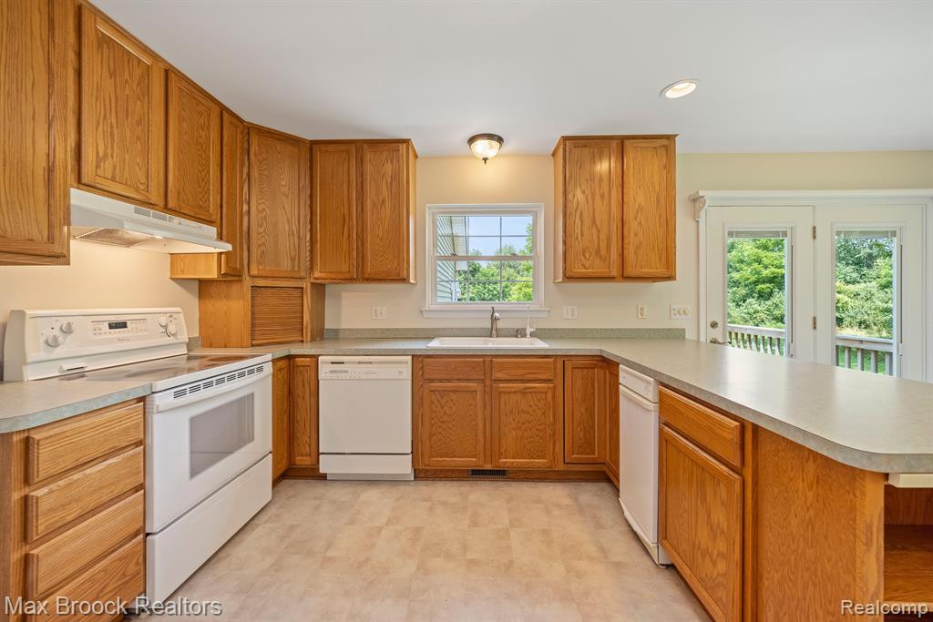 6694 FLEMING Road, Fowlerville, MI 48836 — Photo 14