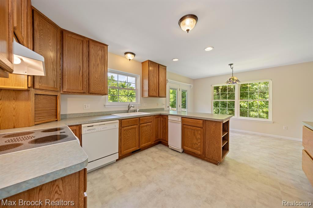 6694 FLEMING Road, Fowlerville, MI 48836 — Photo 15