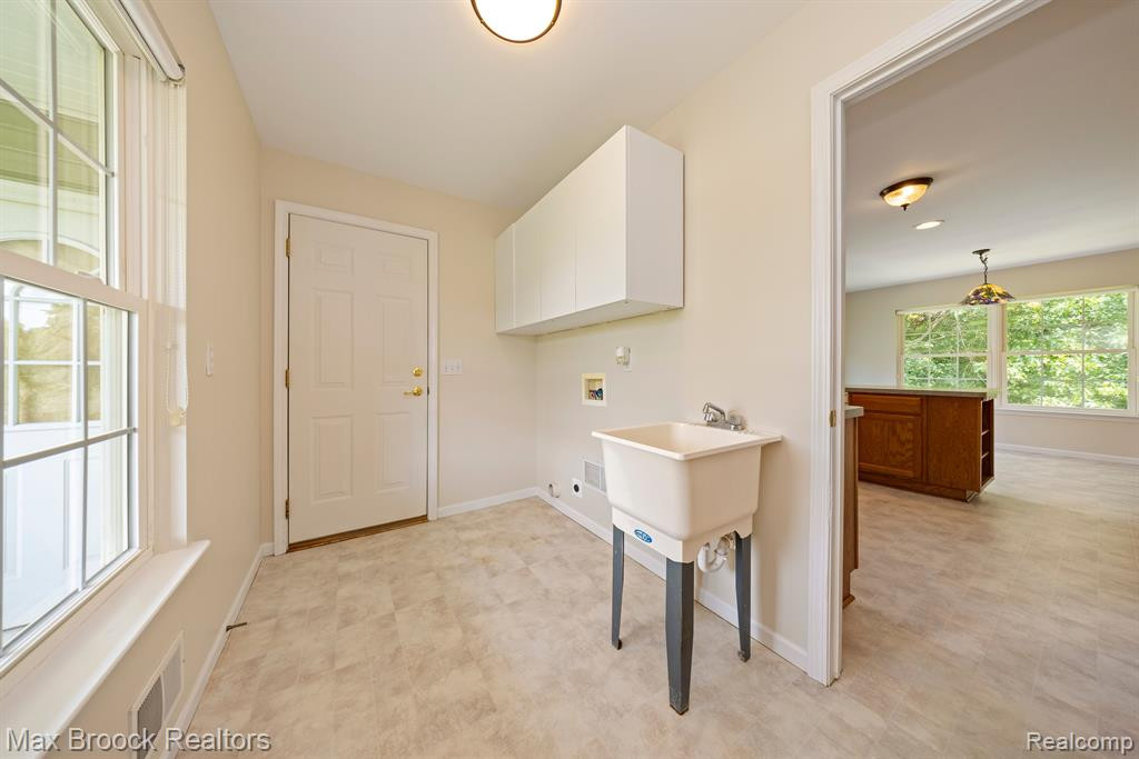 6694 FLEMING Road, Fowlerville, MI 48836 — Photo 17