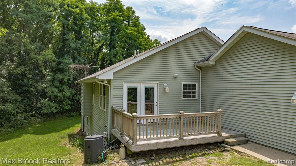 6694 FLEMING Road, Fowlerville, MI 48836 — Photo 28