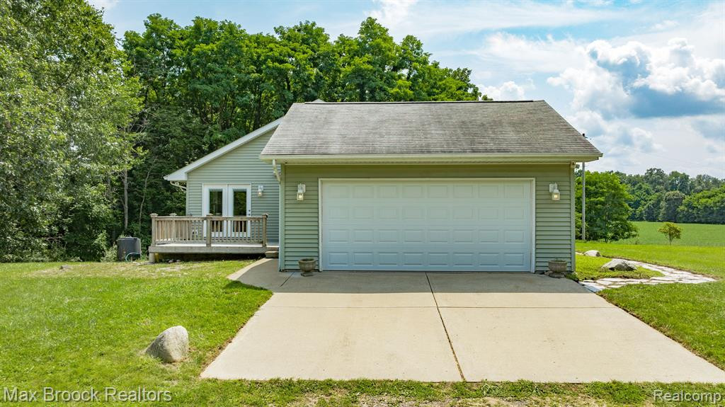 6694 FLEMING Road, Fowlerville, MI 48836 — Photo 30
