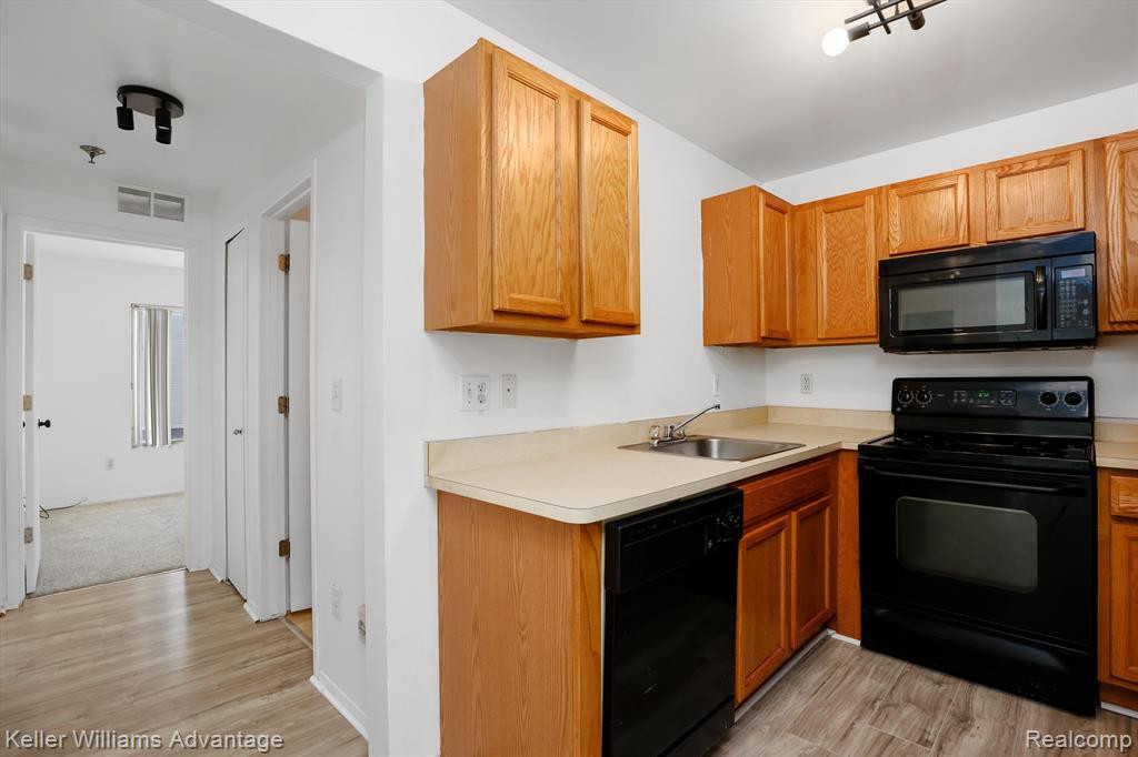 15617 STONE CROSSING Drive, Southfield, MI 48075 — Photo 6