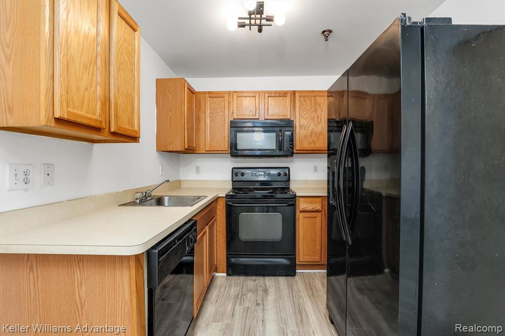 15617 STONE CROSSING Drive, Southfield, MI 48075 — Photo 7