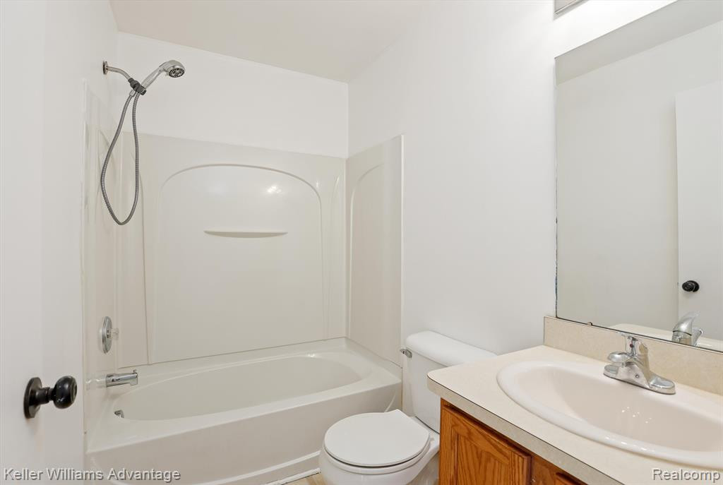 15617 STONE CROSSING Drive, Southfield, MI 48075 — Photo 8