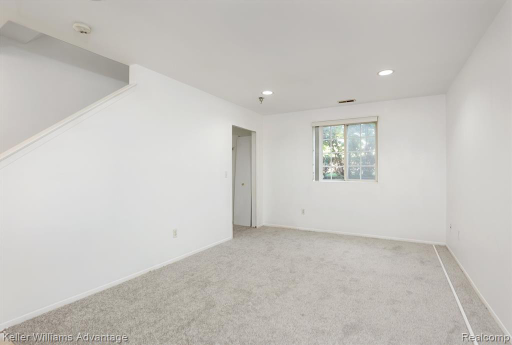 15617 STONE CROSSING Drive, Southfield, MI 48075 — Photo 13